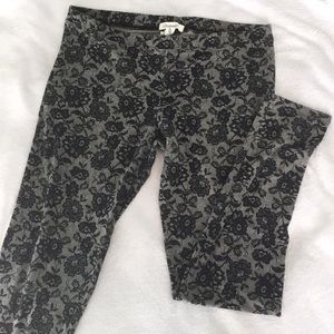 Aeropostale lace print leggings